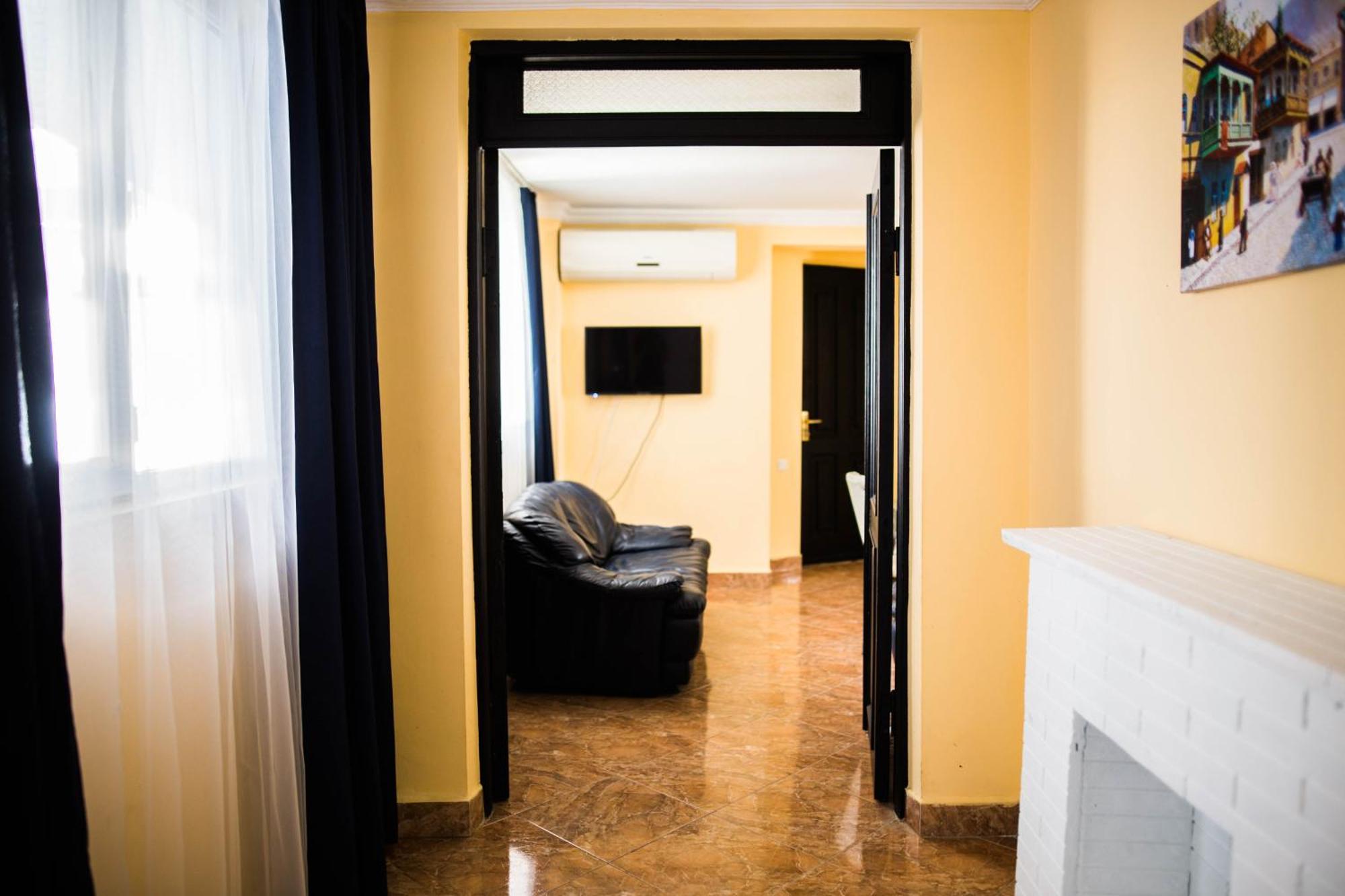 Central Apart-Hotel Batumi Habitación foto
